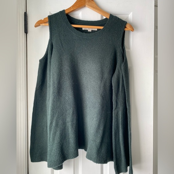 Loft Women’s Hunter Green Wide Sleeved Cold Shoulder Sweater Size M - Picture 1 of 5